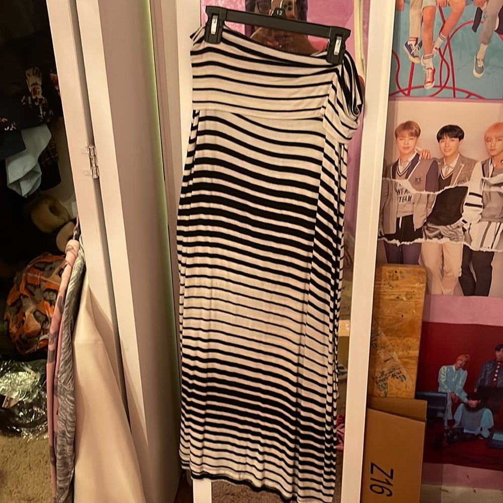 White and black Mazi skirt